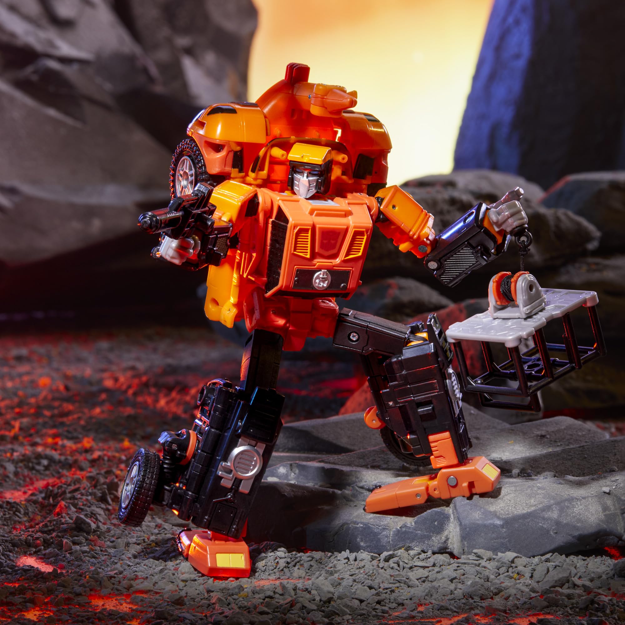 G1-inspired deco on Sandstorm highlights classic Transformers aesthetics