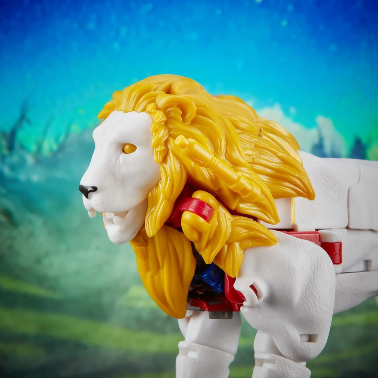 Transformers Leo Prime missile blasters attached in lion form enhance display options.