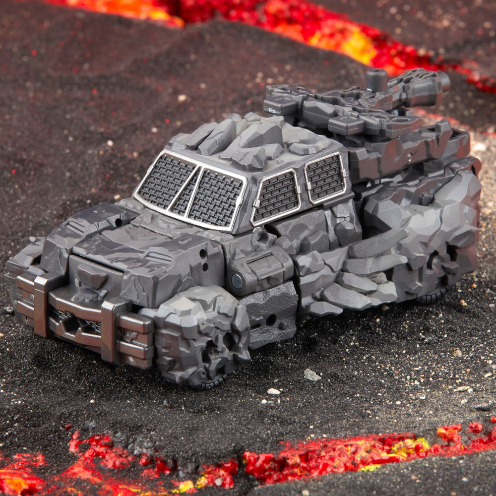 Transformers Magneous battle-ready presence boosts shelf display.