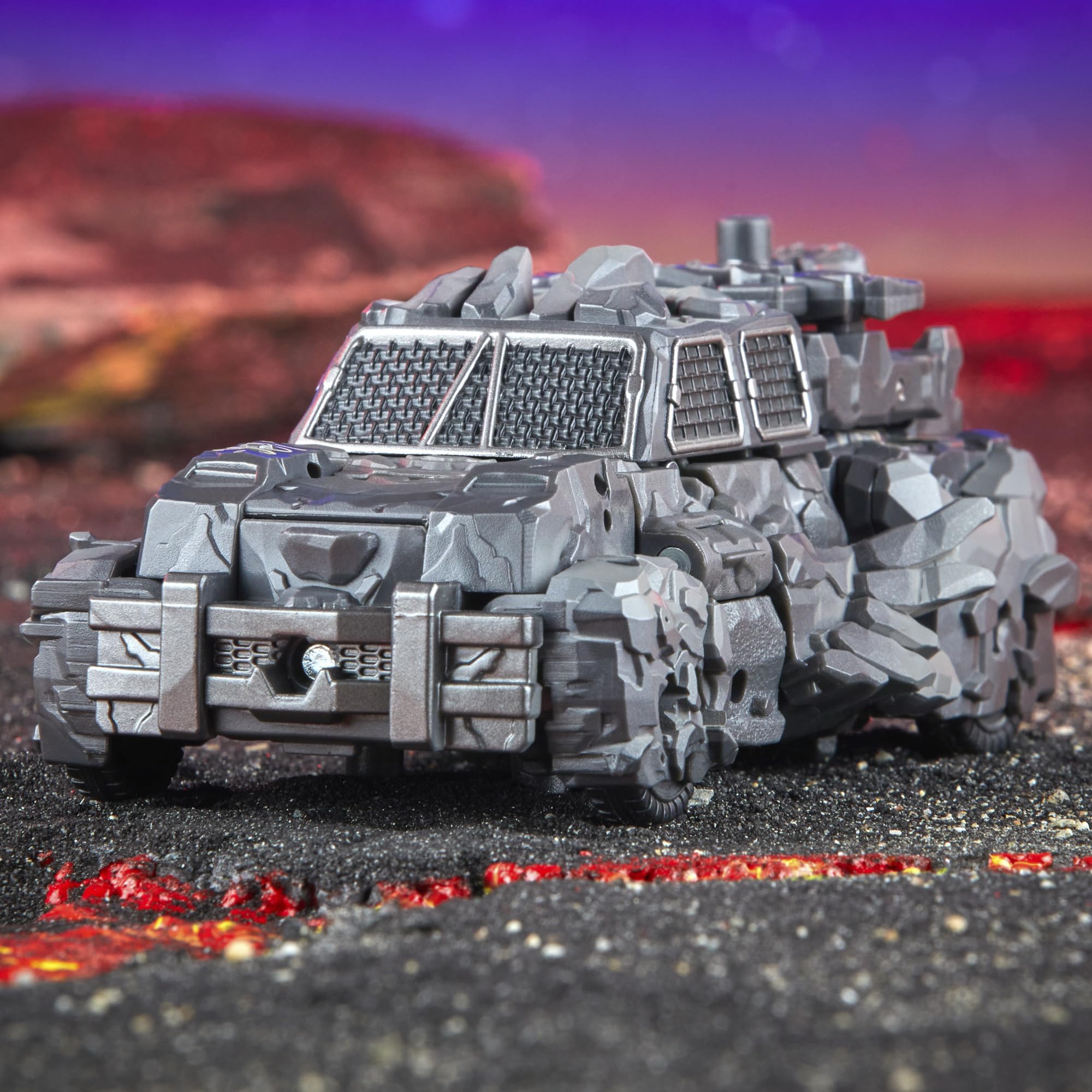 Transformers Magneous in vehicle mode offers dynamic display and quick conversion options.