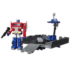 Trailer with combat deck for Optimus Prime expands imaginative battle scenarios