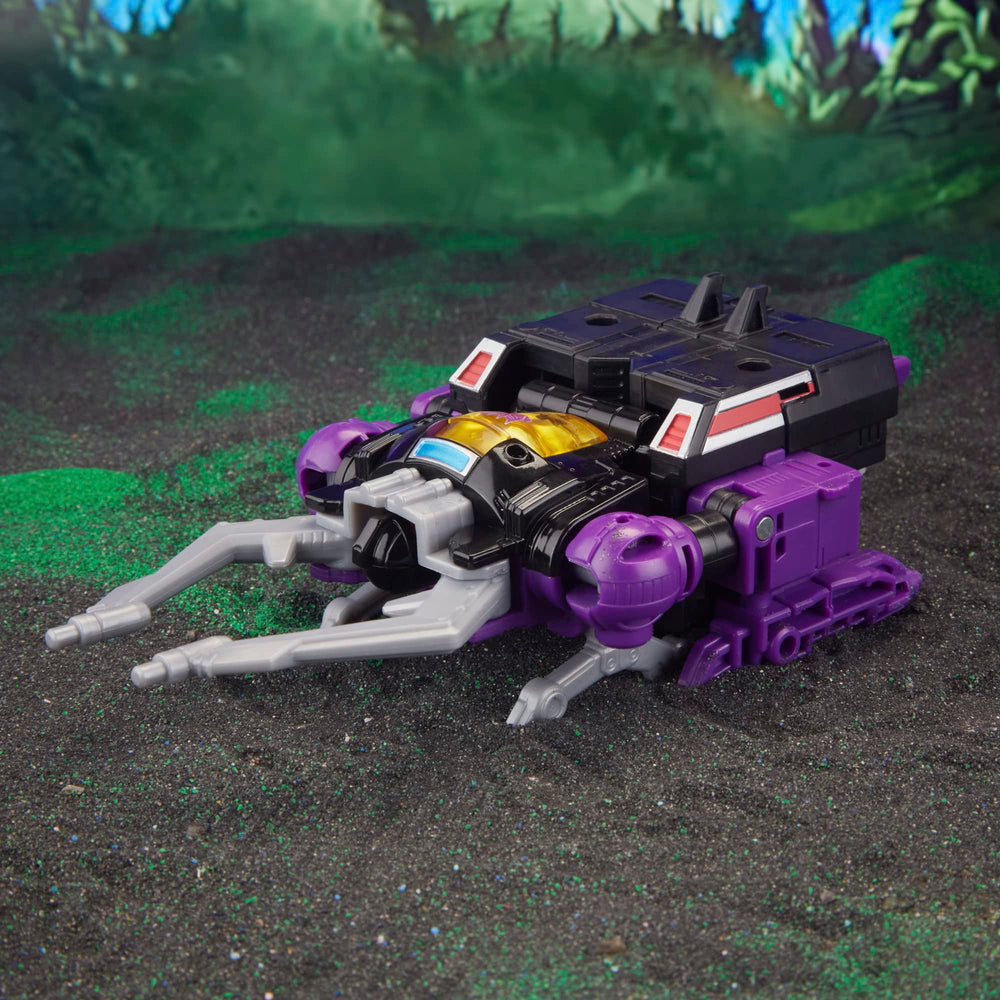 Shrapnel's movable mandibles add realistic attack poses