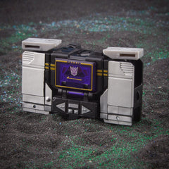Transformers Soundblaster with shoulder cannon for battle scenes.