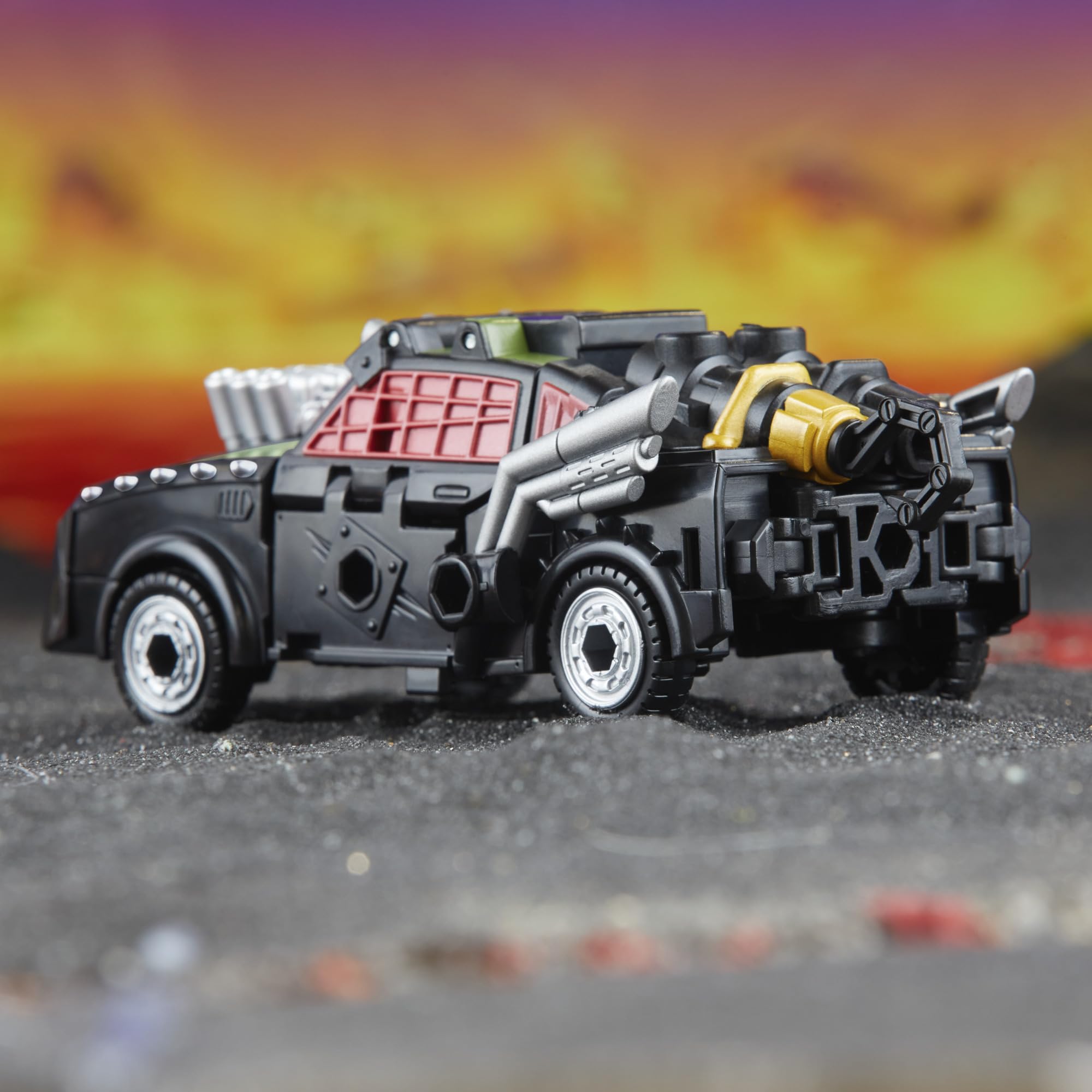 Compact Star Raider Lockdown figure suits dioramas and cross-title battles.