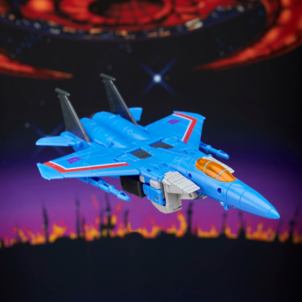 Thundercracker includes two arm blaster accessories attachable in both modes.