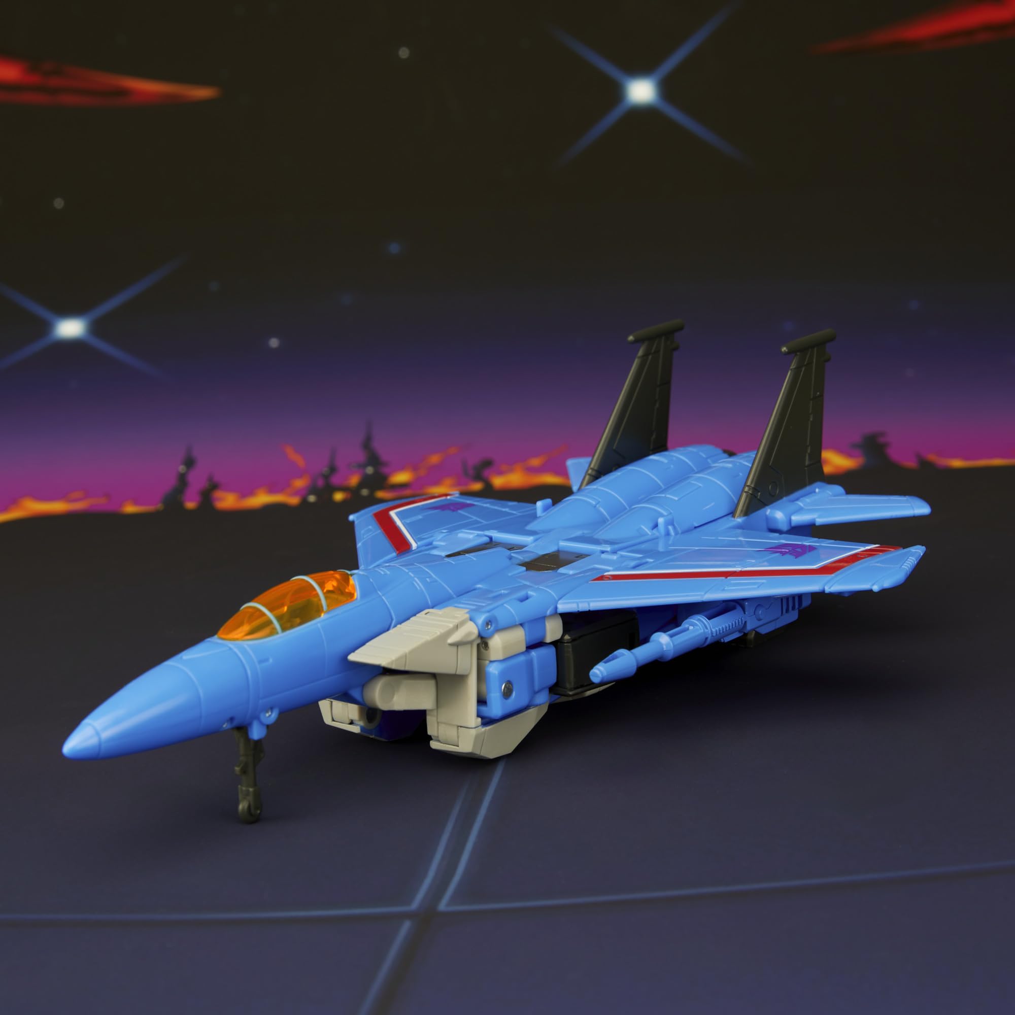 Movie-detail deco on Thundercracker mirrors The Movie character design.