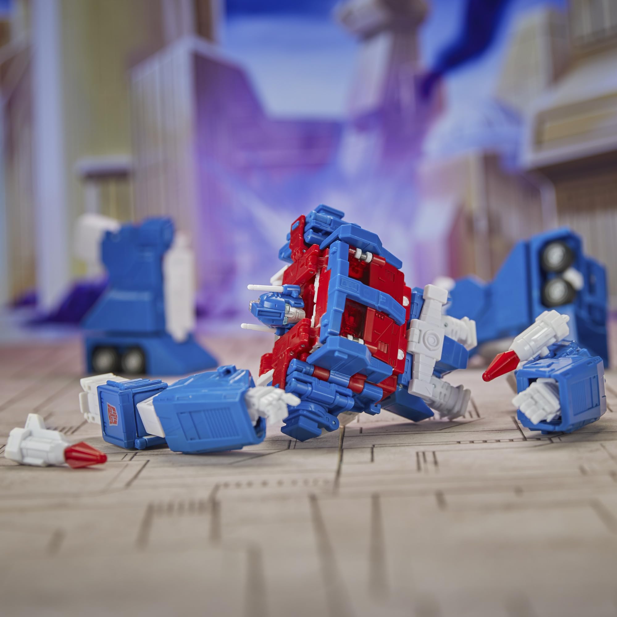 Removable backdrop for enhanced Autobot City scene display