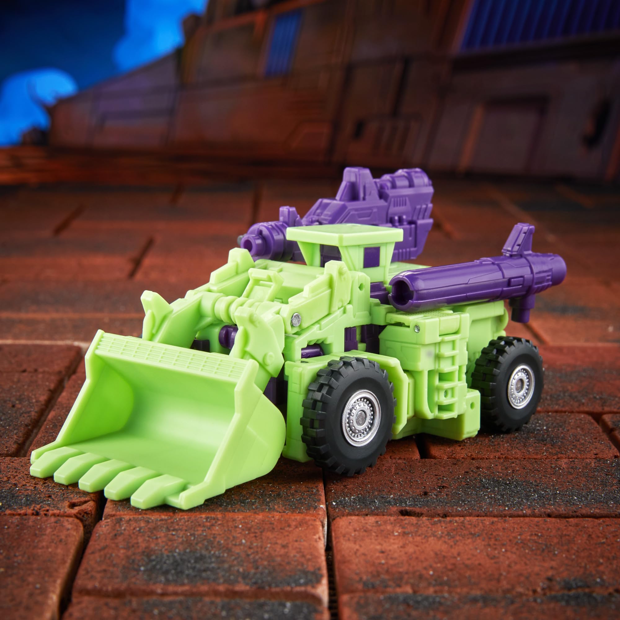 Transformers Studio Series Scrapper connects to Devastator components