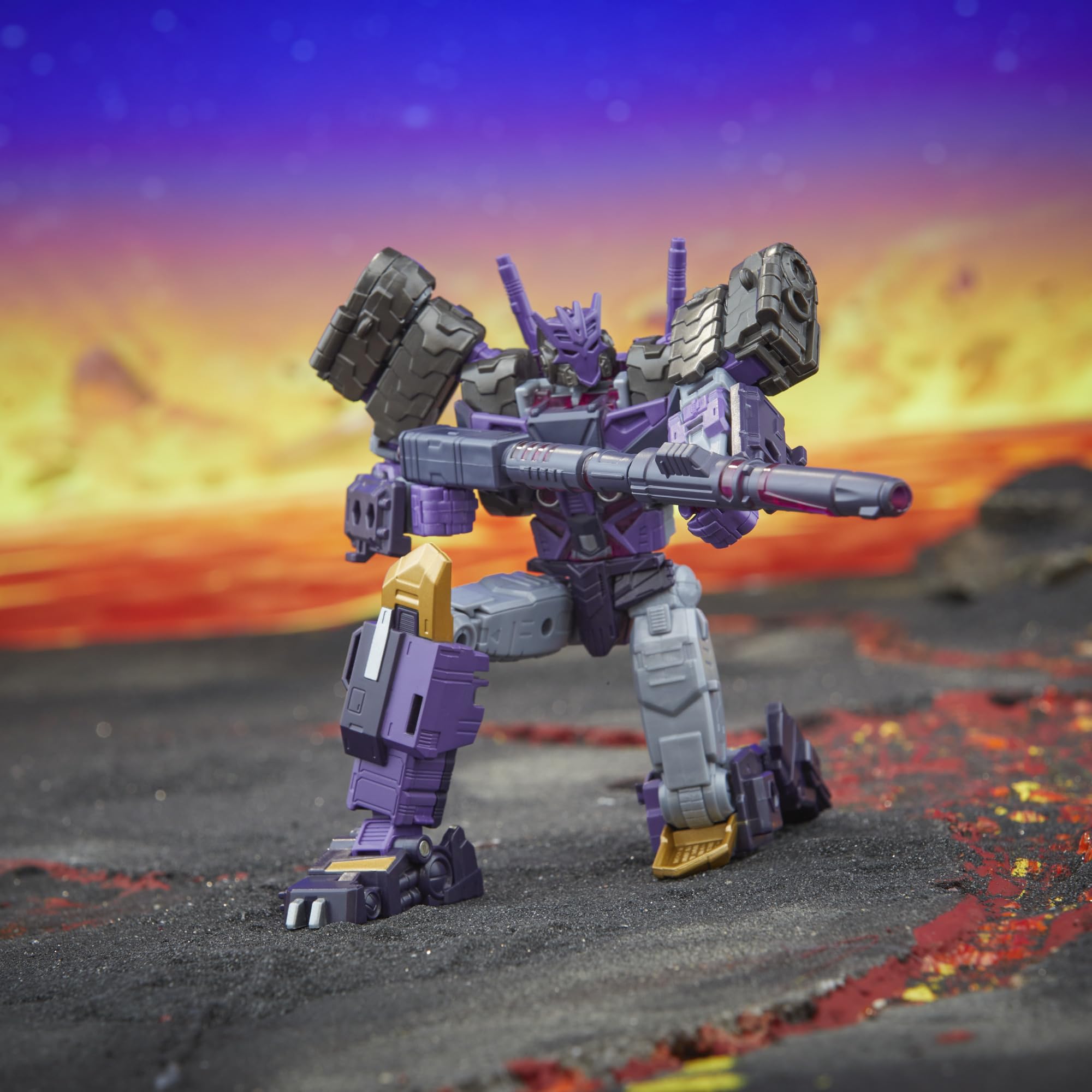 Transformers Tarn articulated arms for varied battle stances.