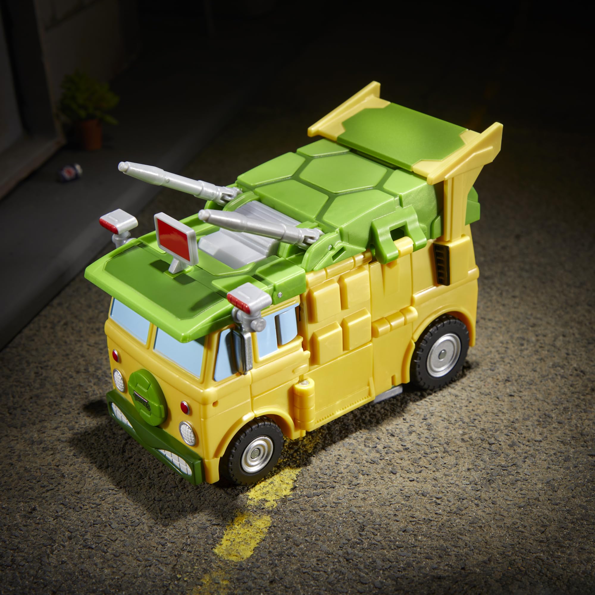 Transformers TMNT Party Wallop Leonardo head for display options.