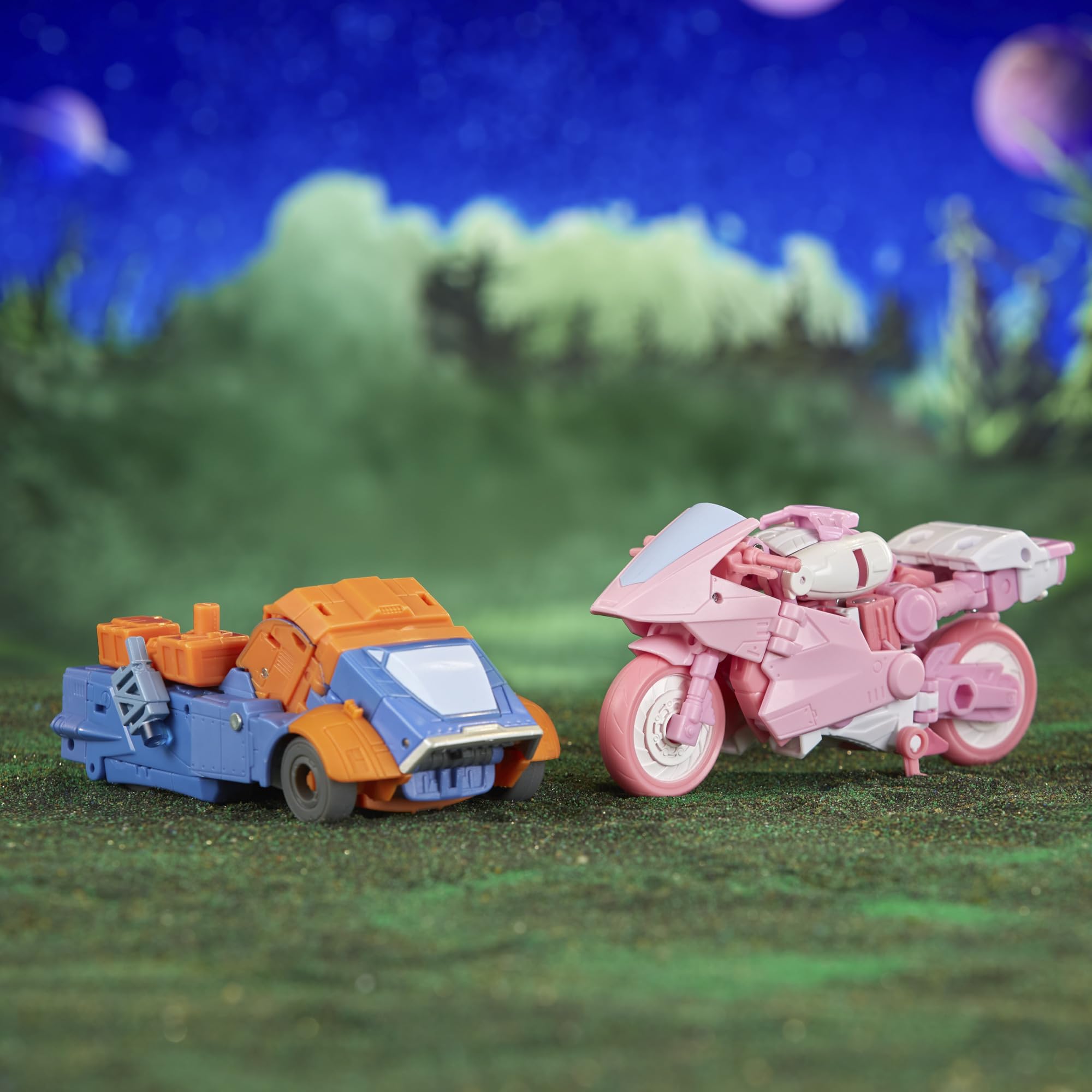 Transformers War Dawn 2-Pack Erial blasters and accessories for weapons-ready display