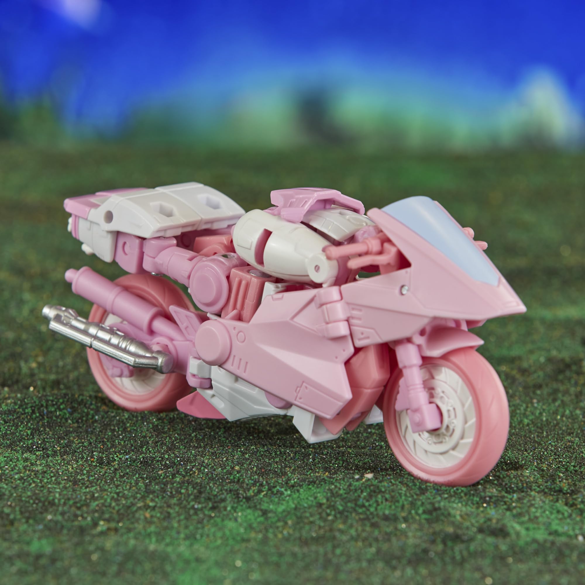 Transformers War Dawn 2-Pack Erial in Cybertronian motorcycle mode for dynamic posing
