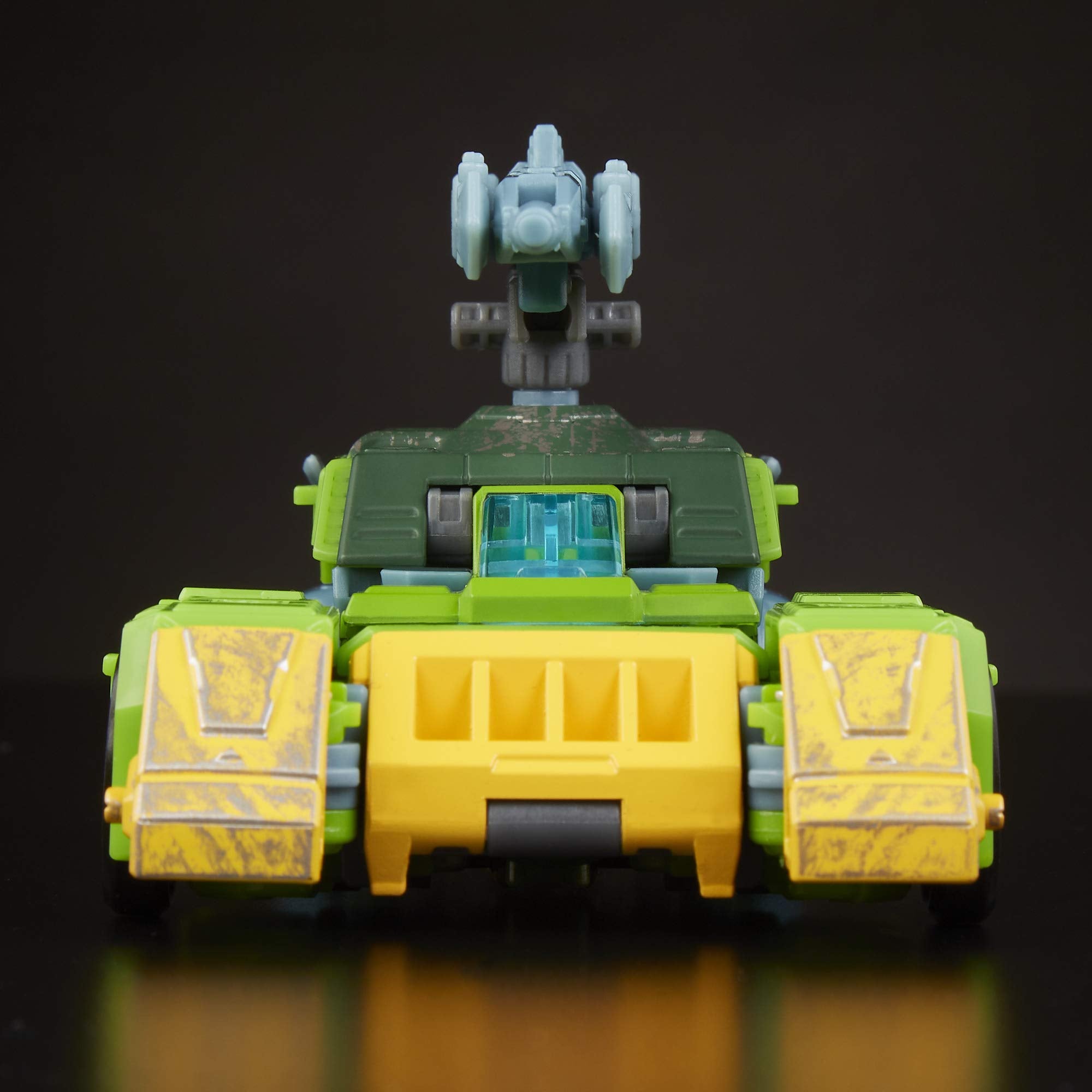 Autobot Springer weapon-loadout image highlights modular accessories for customizable battle setups.