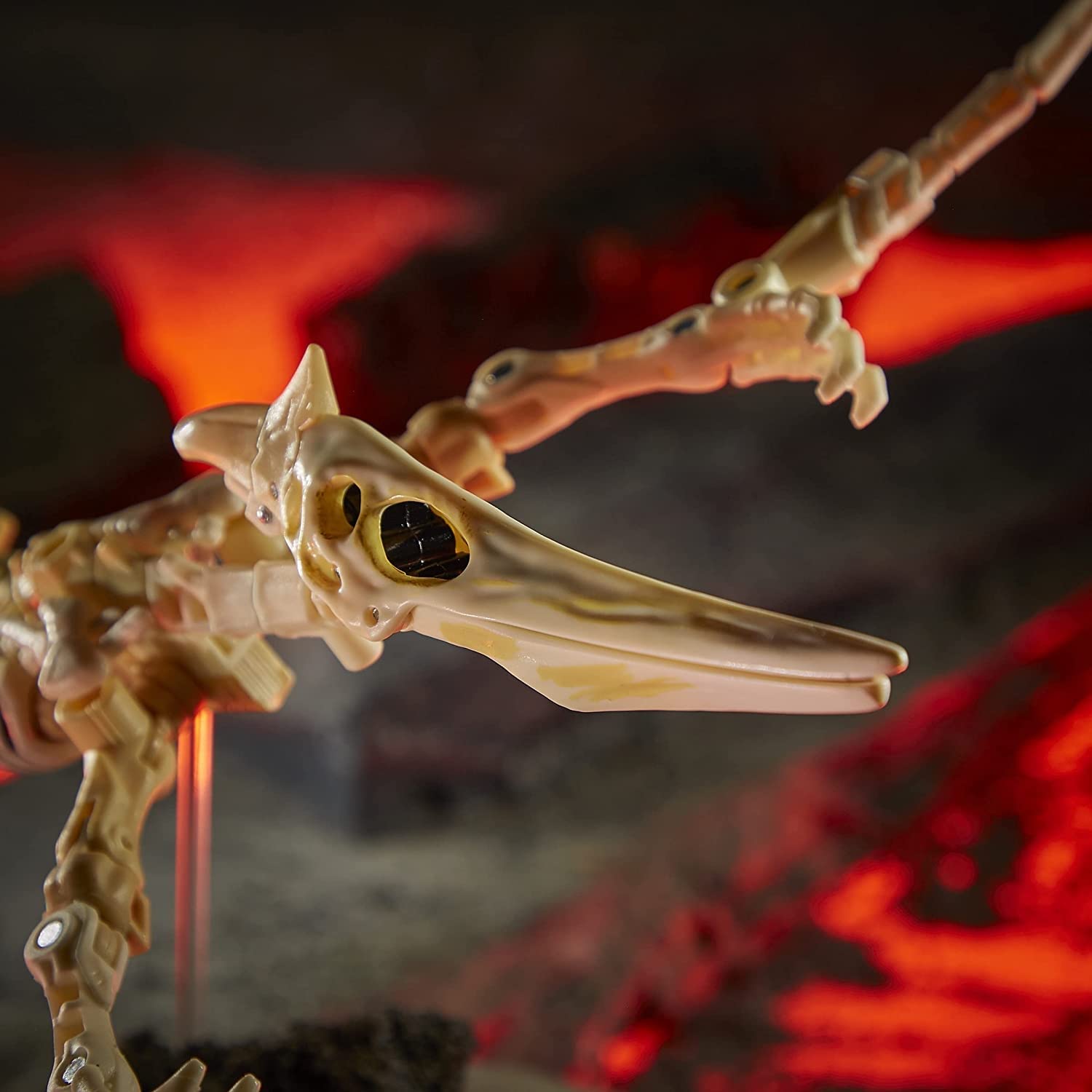Wingfinger Fossilizer wings extend for elevated flight poses and dramatic action.