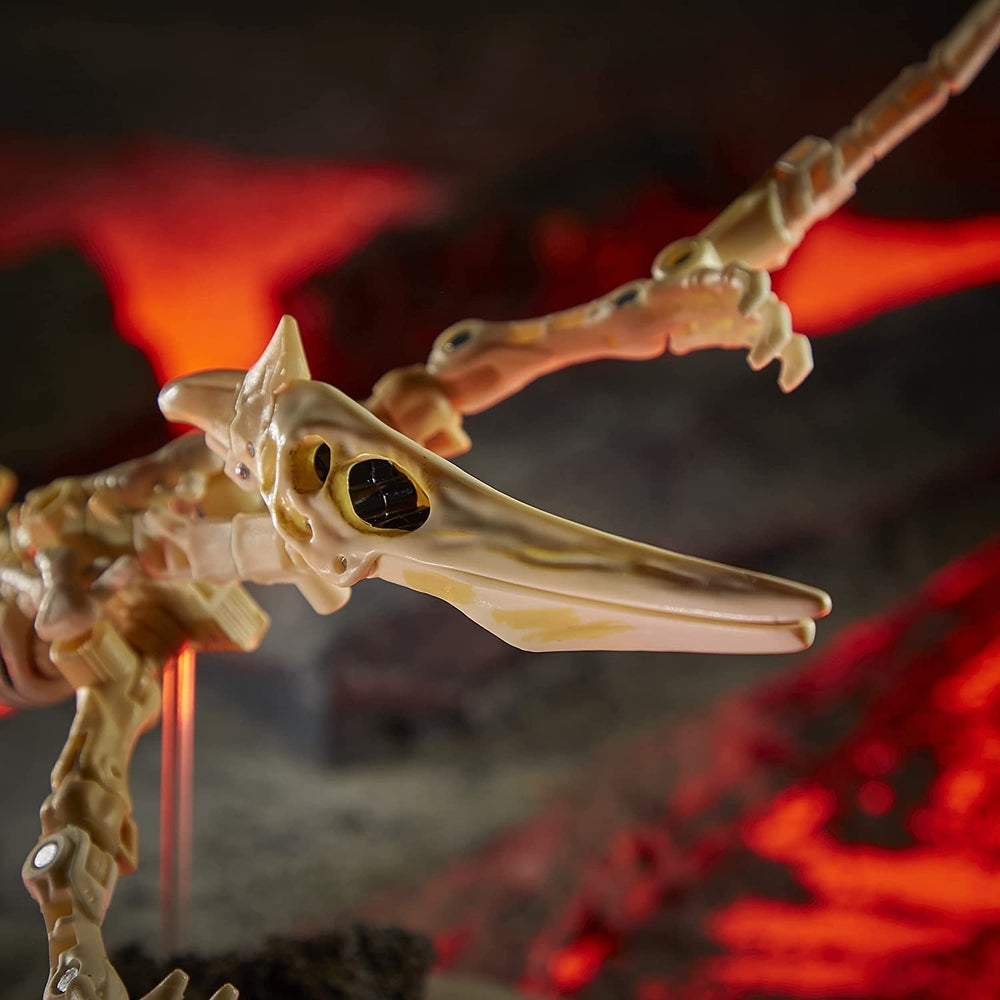 Wingfinger Fossilizer wings extend for elevated flight poses and dramatic action.