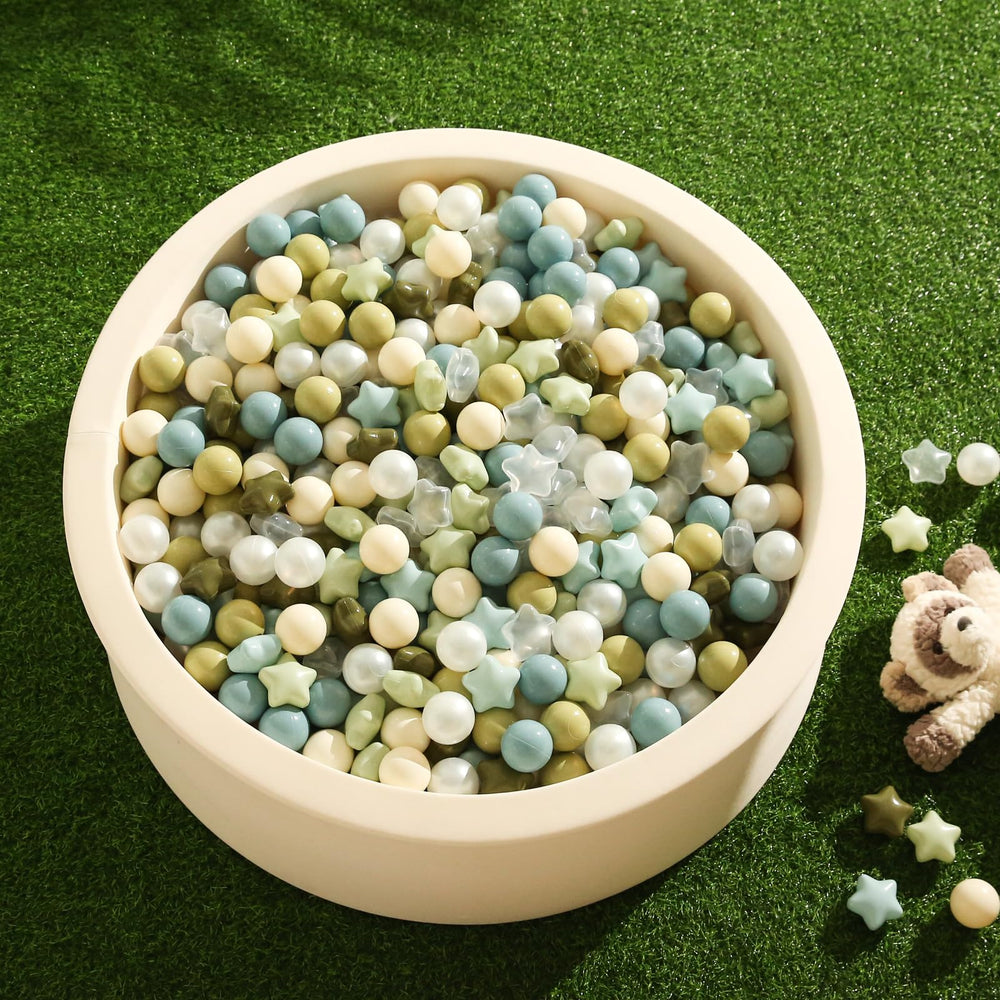 TRENDPLAY Star Ball Pit Balls ideal as a birthday or Christmas decor accent.