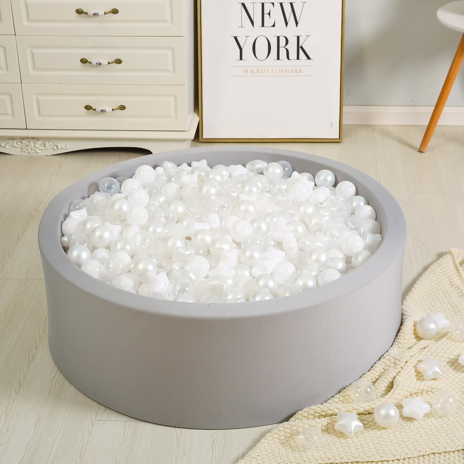 TRENDPLAY Star Ball Pit Balls add festive color to birthday parties.