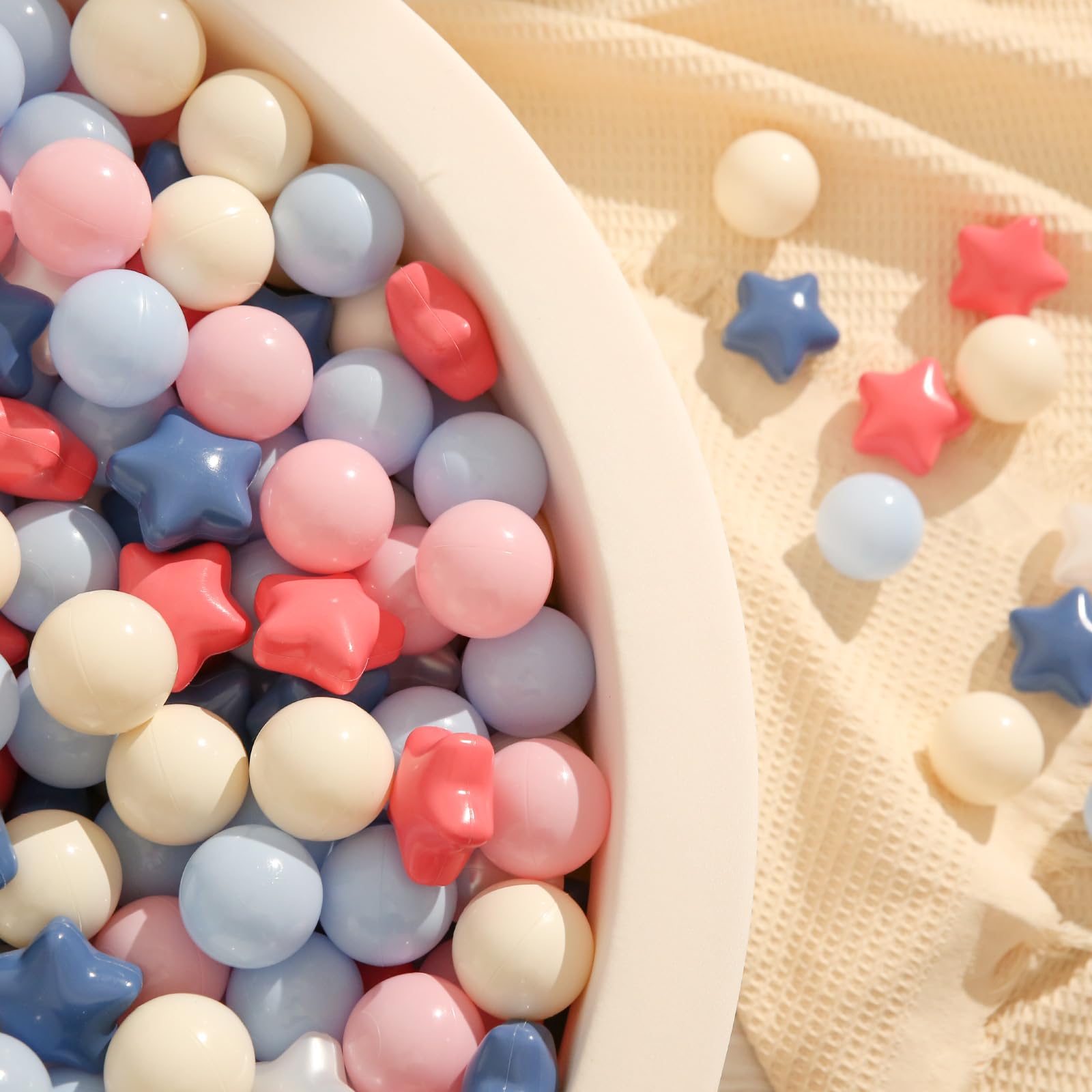 TRENDPLAY Star Pit Balls support early motor skills through grabbing and sorting