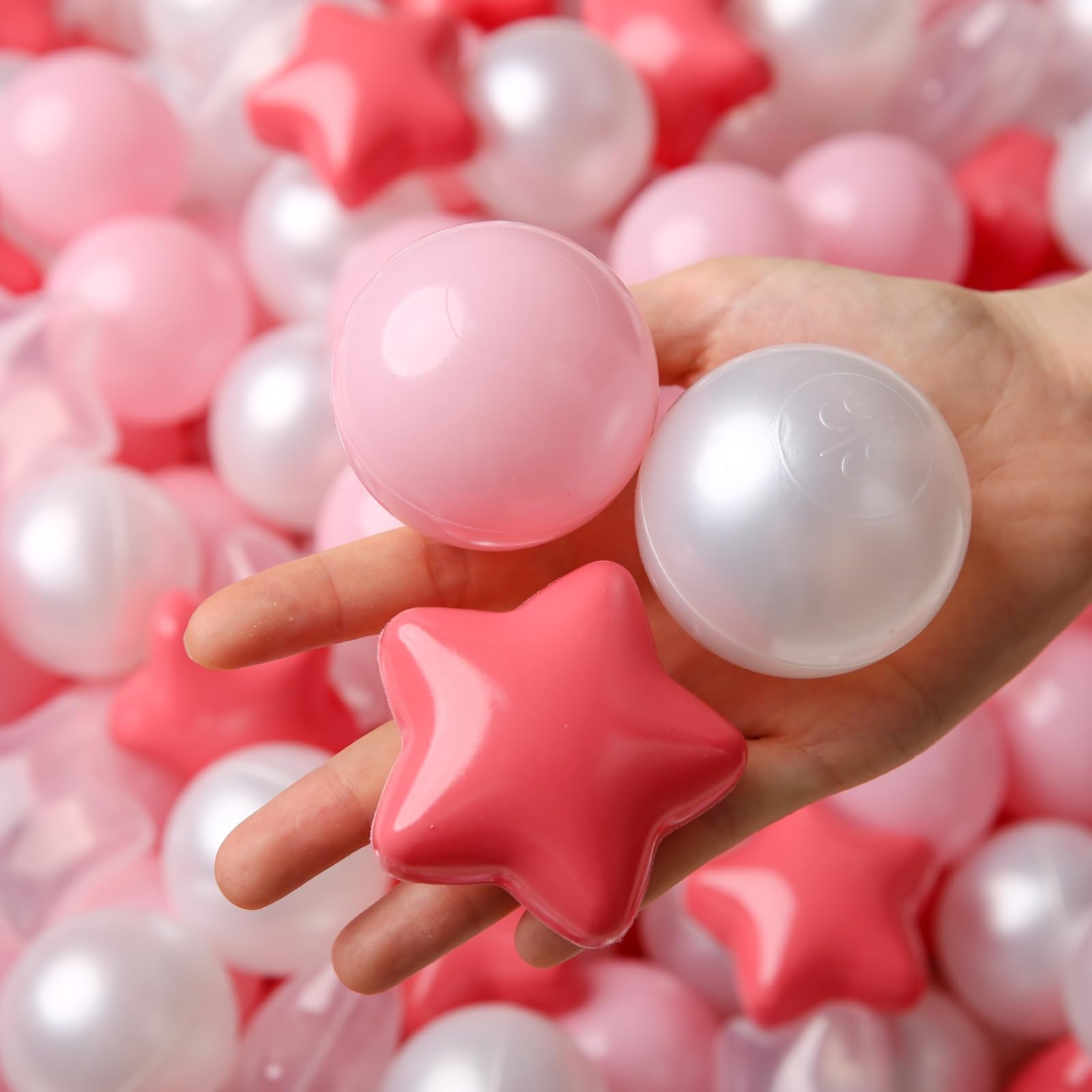 TRENDPLAY Star-pit balls support color recognition during supervised, imaginative play.