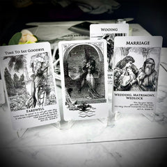 Trikendou Romeo & Juliet oracle cards on table during reflection time