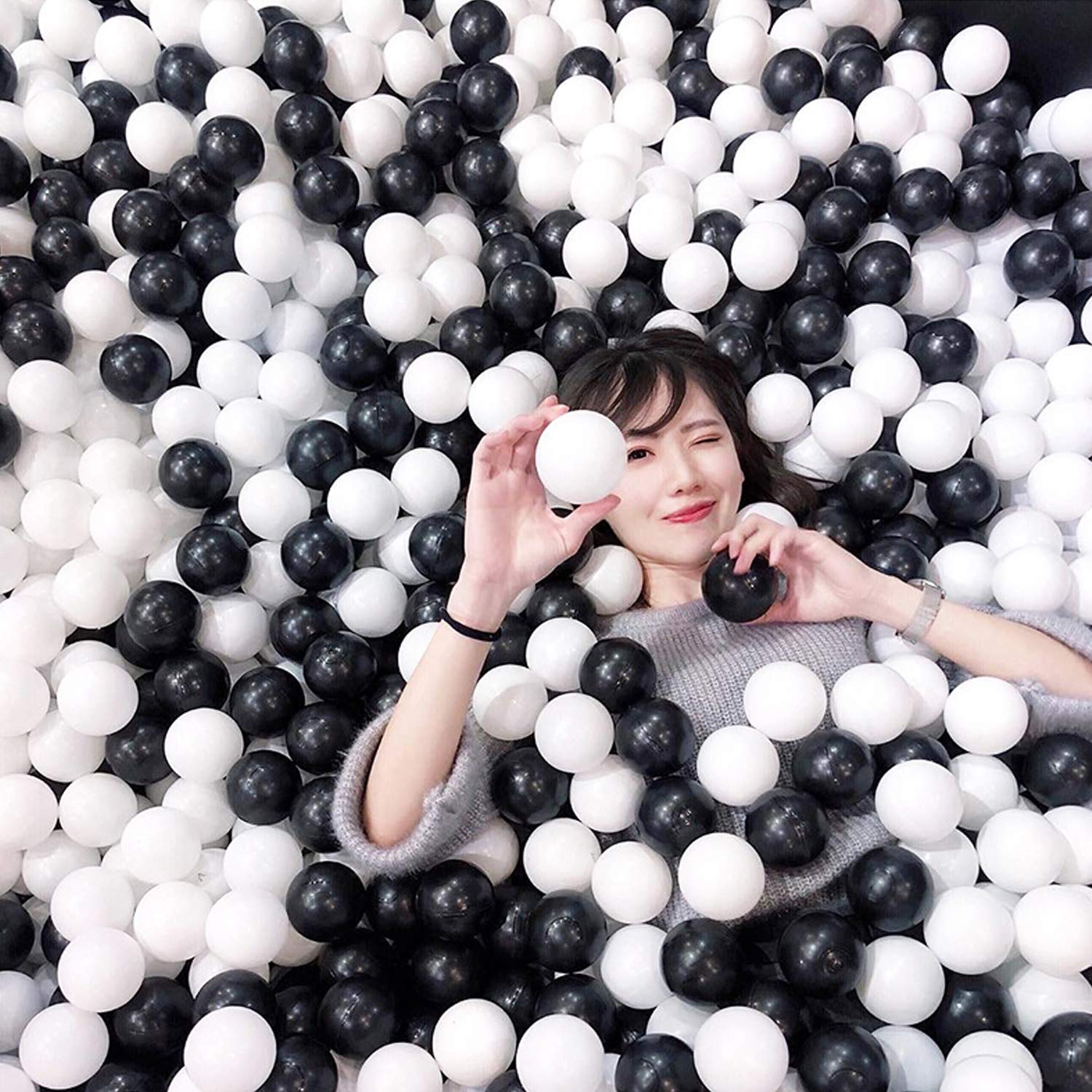 TRENDBOX Ocean Ball lightweight design—safe, easy handling for kids.