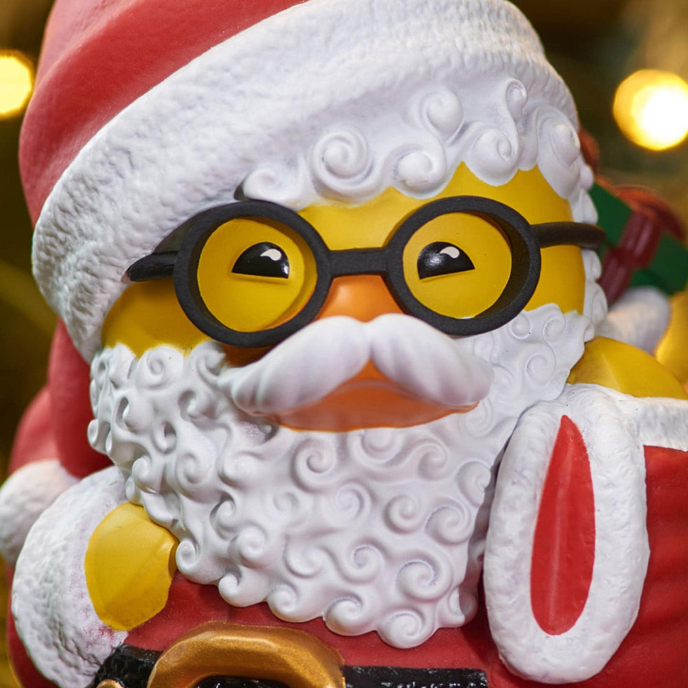 TUBBZ Santa duck stackable design enables dynamic multi-figure displays.