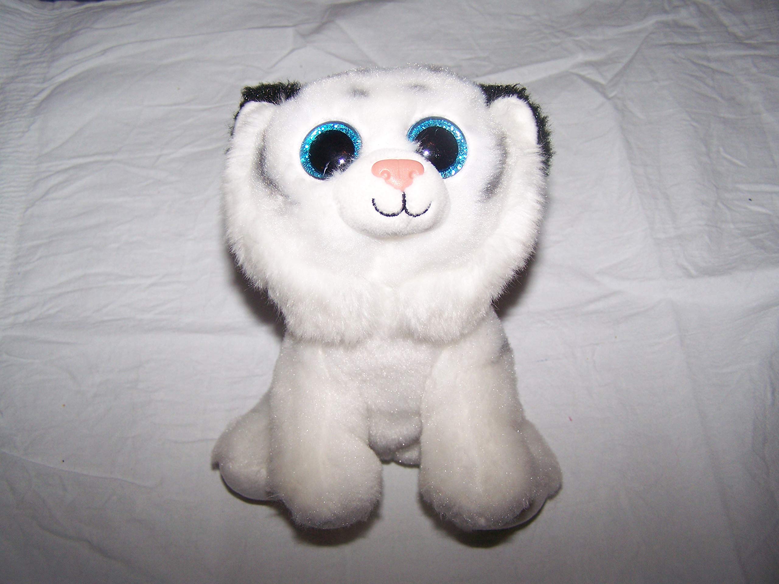 Ty Beanie Babies Tundra heart tag closeup, highlights collectible charm for display and gifting.