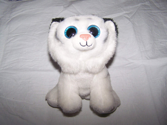 Ty Beanie Babies Tundra heart tag closeup, highlights collectible charm for display and gifting.