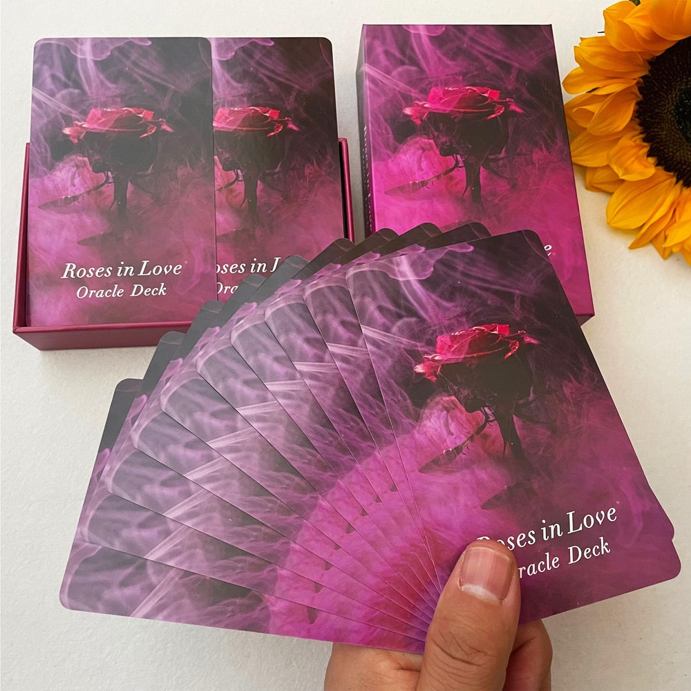 Two-piece box keeps Roses in Love cards organized at home