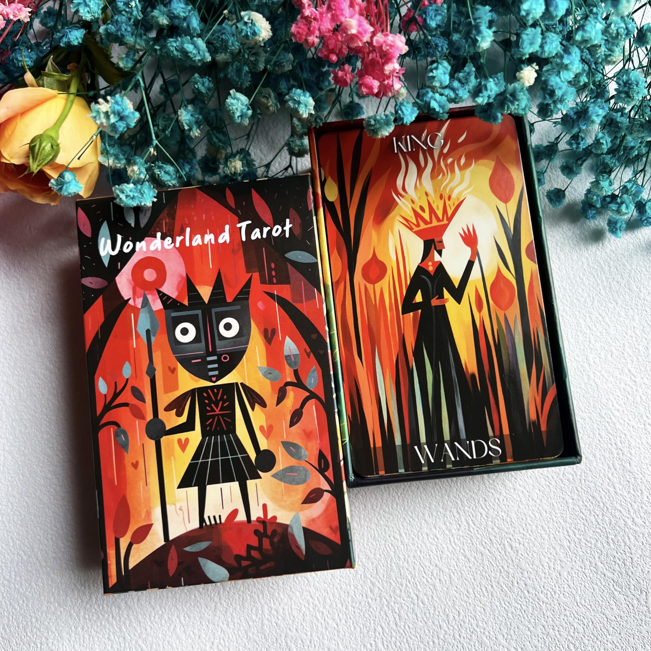Tzxamsez Wonderland floral design enhances mood during spreads.