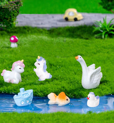 U-Zimikee Flamingo mini resin figurine brightens mini landscapes.