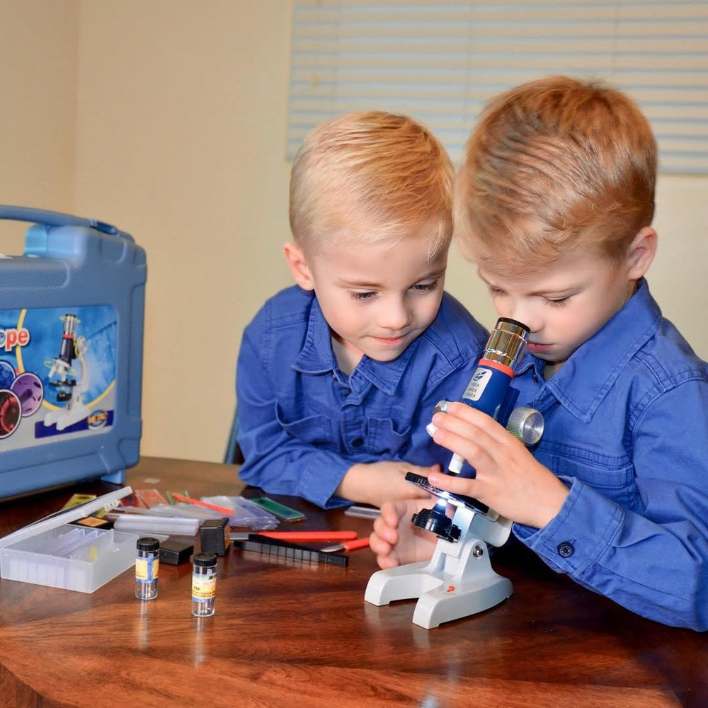 Uarzt family-friendly science activity sparks curiosity during play and learning sessions.