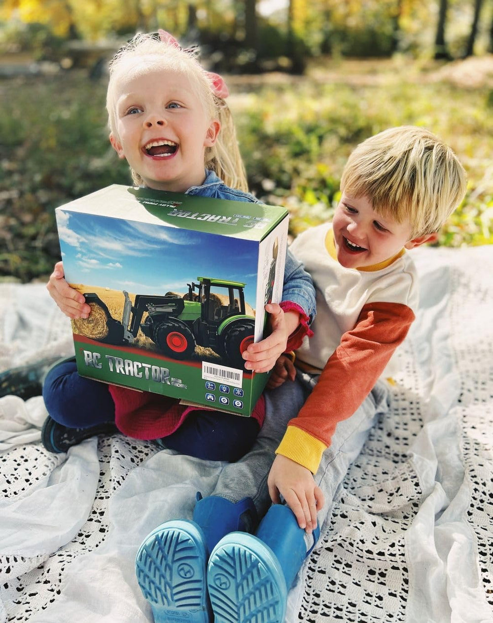 Uarzt farm accessory set with cow sheep and hay for imaginative farming.