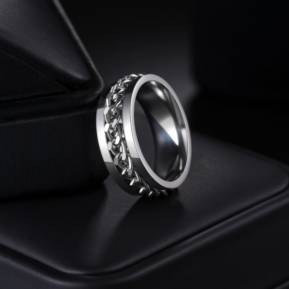 Udolfly fidget ring featuring chain inlaid design for masculine style.
