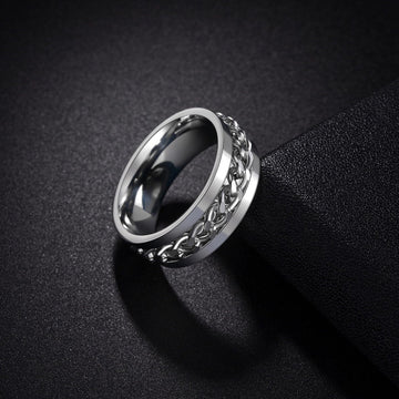 Udolfly fidget ring worn on finger to complement outfits.