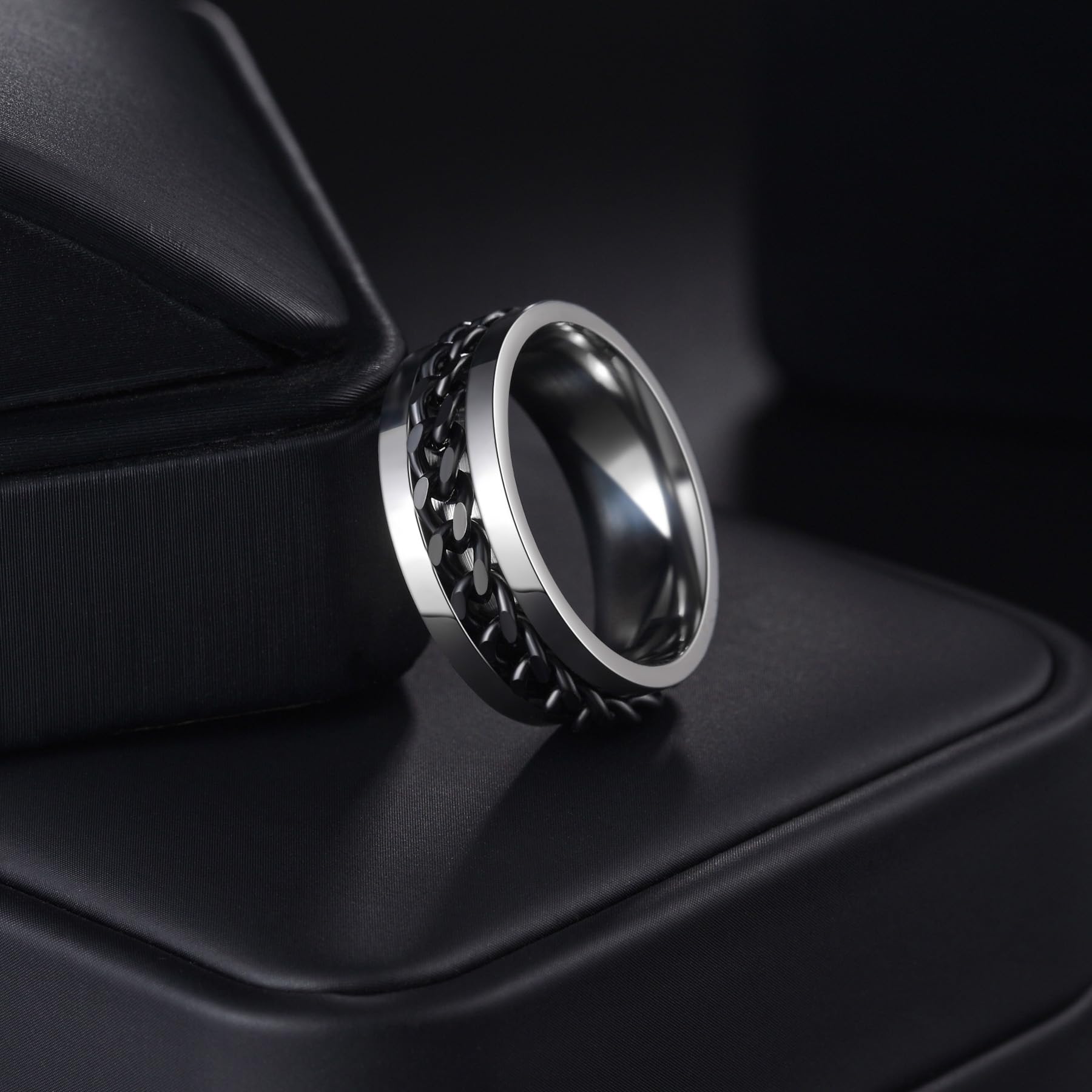 Udolfly ring worn on size 9 for comfortable daily use.
