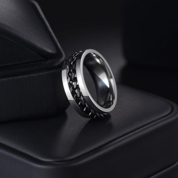 Udolfly ring worn on size 9 for comfortable daily use.