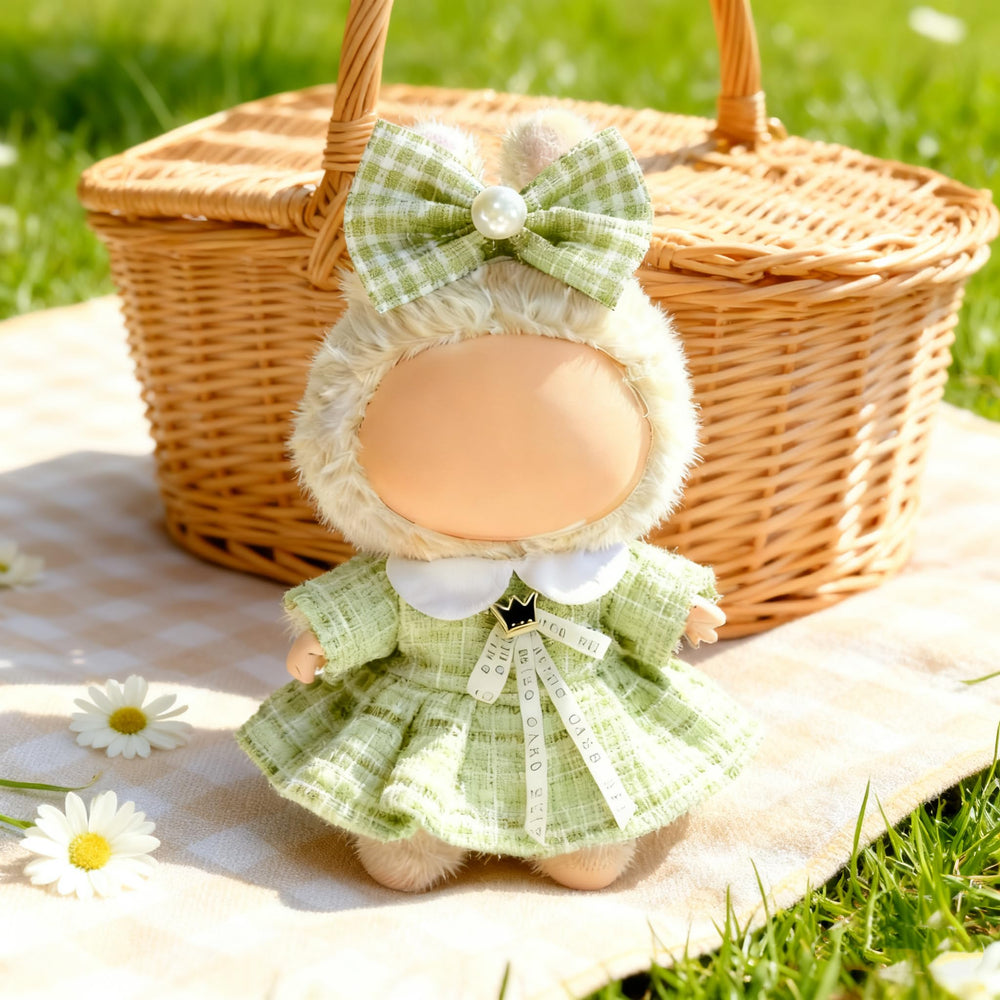Ueuo LABUBU 17cm doll outfit shown on posed doll.