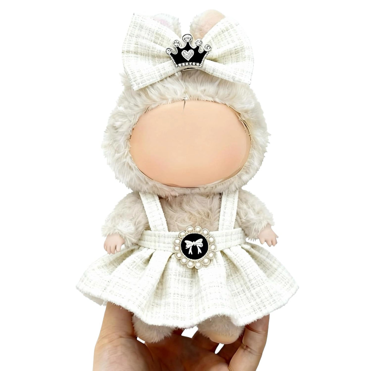 Ueuo LABUBU 17cm dress style F demonstrates a snug fit for tiny dolls.
