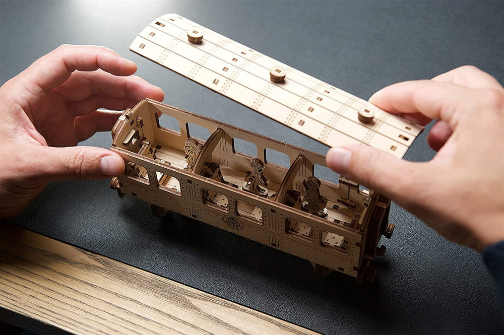 UGEARS Hogwarts Express figurines mounted on moving supports for dynamic action