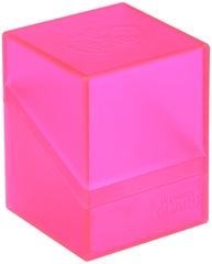 Ultimate Guard Boulder 100+ deck case with closed lid keeps cards secure during travel.