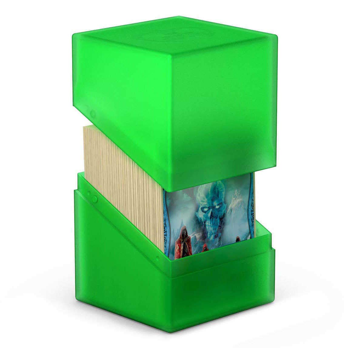 Ultimate Guard Boulder 100 deck case Emerald closed for secure transport of double-sleeved cards.