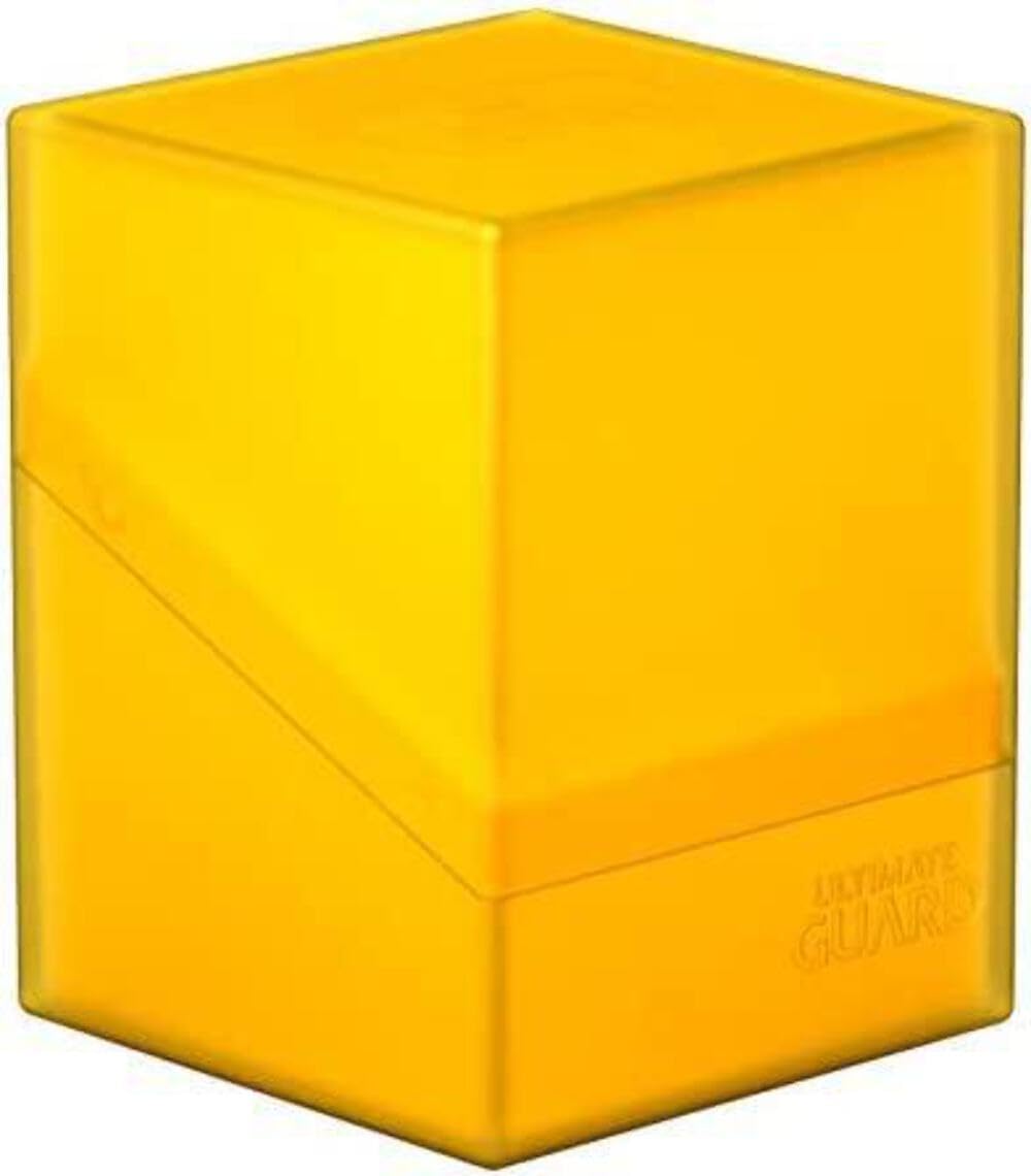 Ultimate Guard Boulder 100+ Sapphire closed lid demonstrates secure closure during transport.