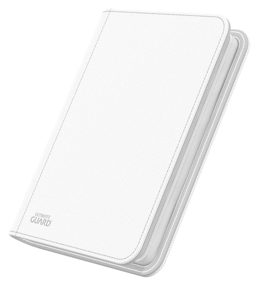 Ultimate Guard Zipfolio 160 open spine with four-pocket pages for quick access.