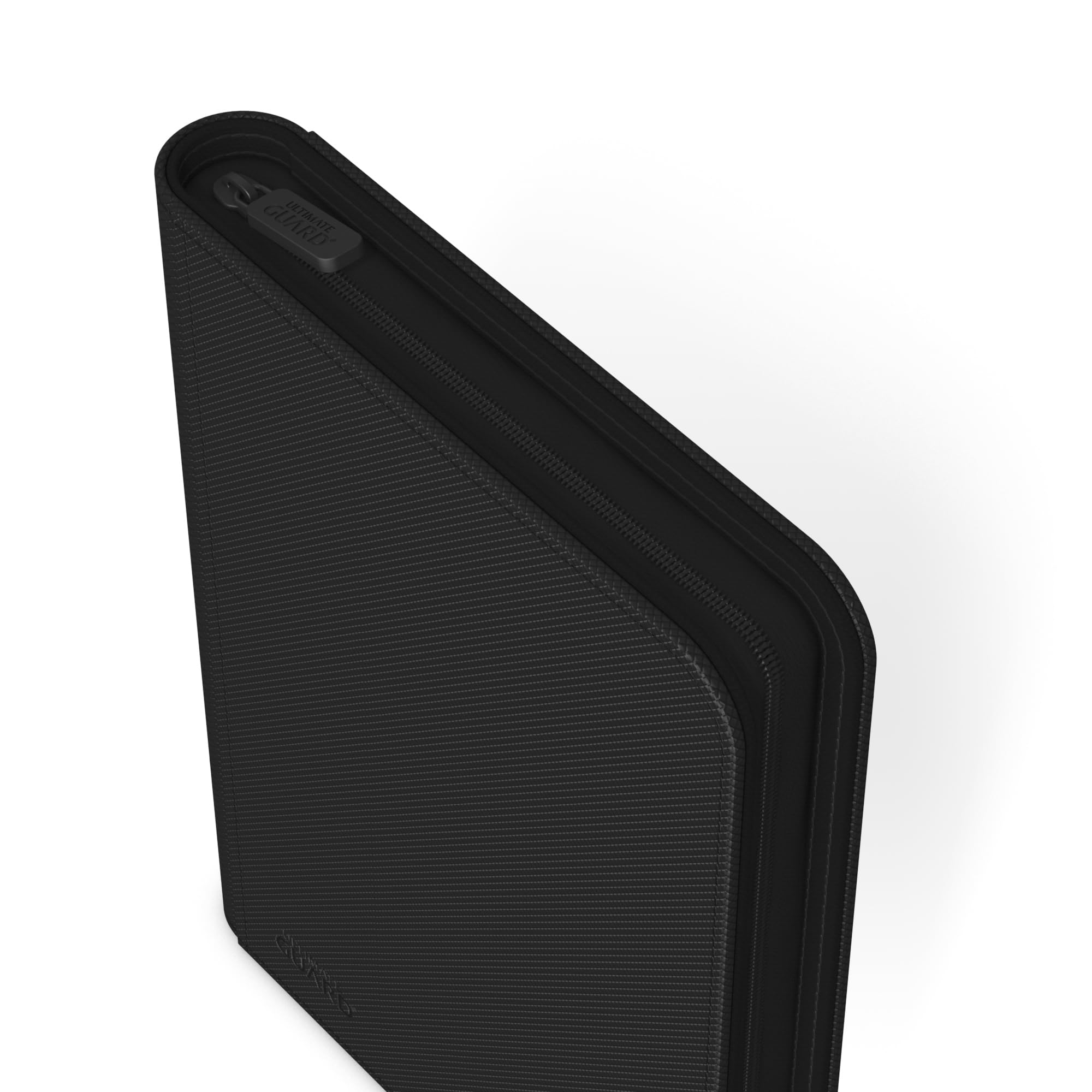 Ultimate Guard Zipfolio 160 XenoSkin material offers durable long-lasting protection.