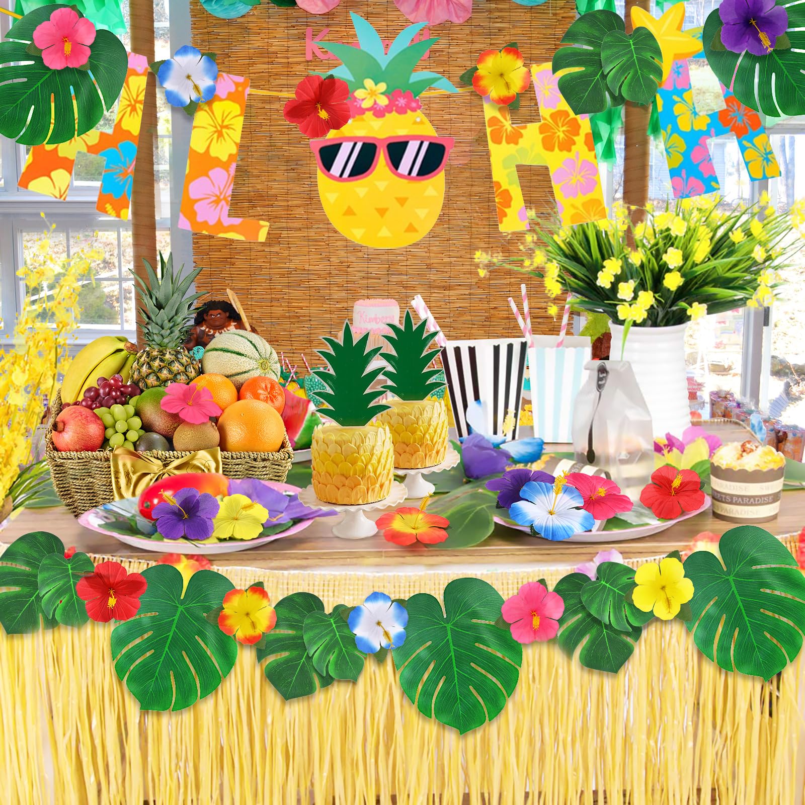 UMIKU palm leaves provide lightweight greenery for walls and tables.