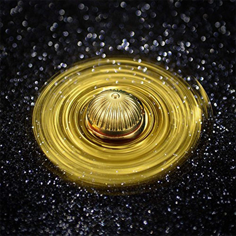 Umnodobn Gold Spinner in hand demonstrating compact focus accessory.