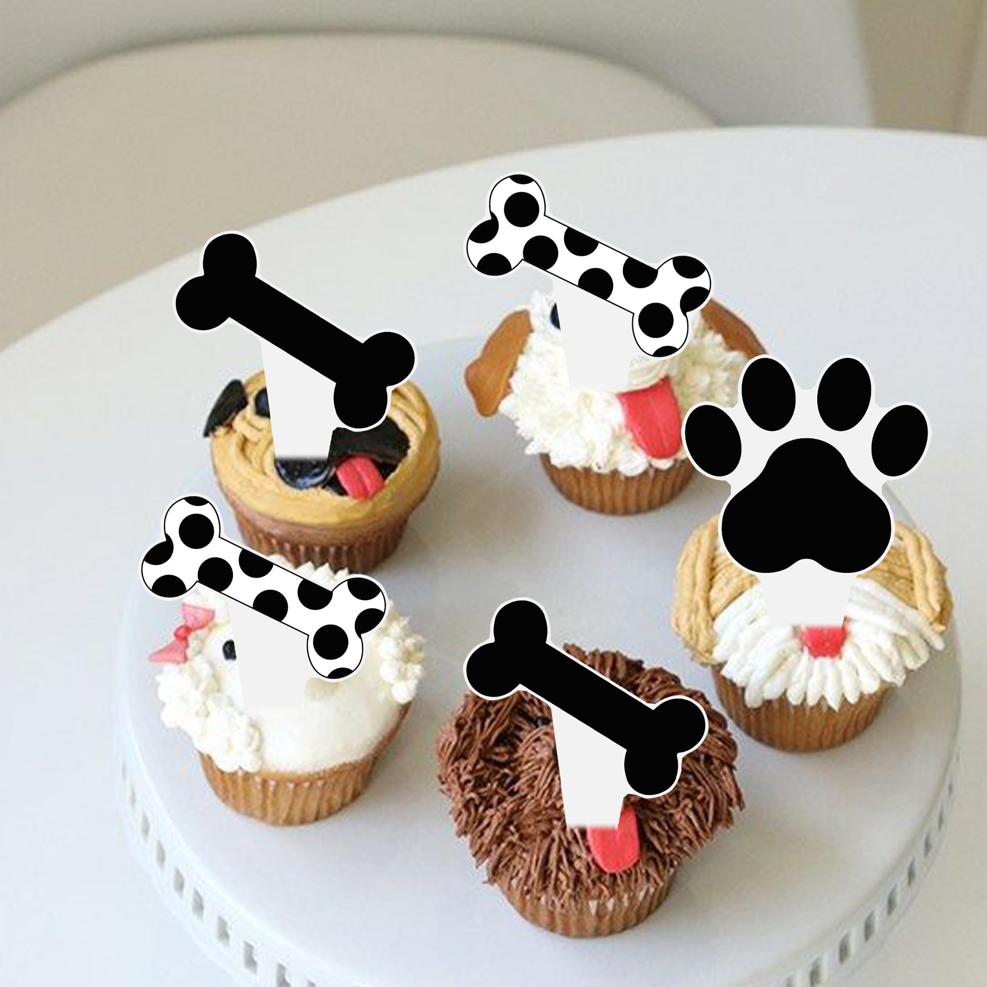 Umoni perfect size toppers for standard cupcakes and mini cakes.