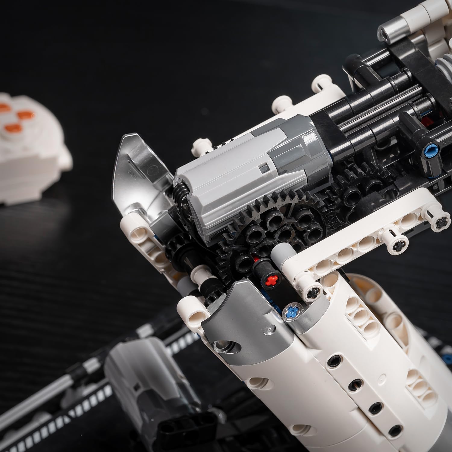 UNCLE BRICK four motor power system drives smooth, responsive movements