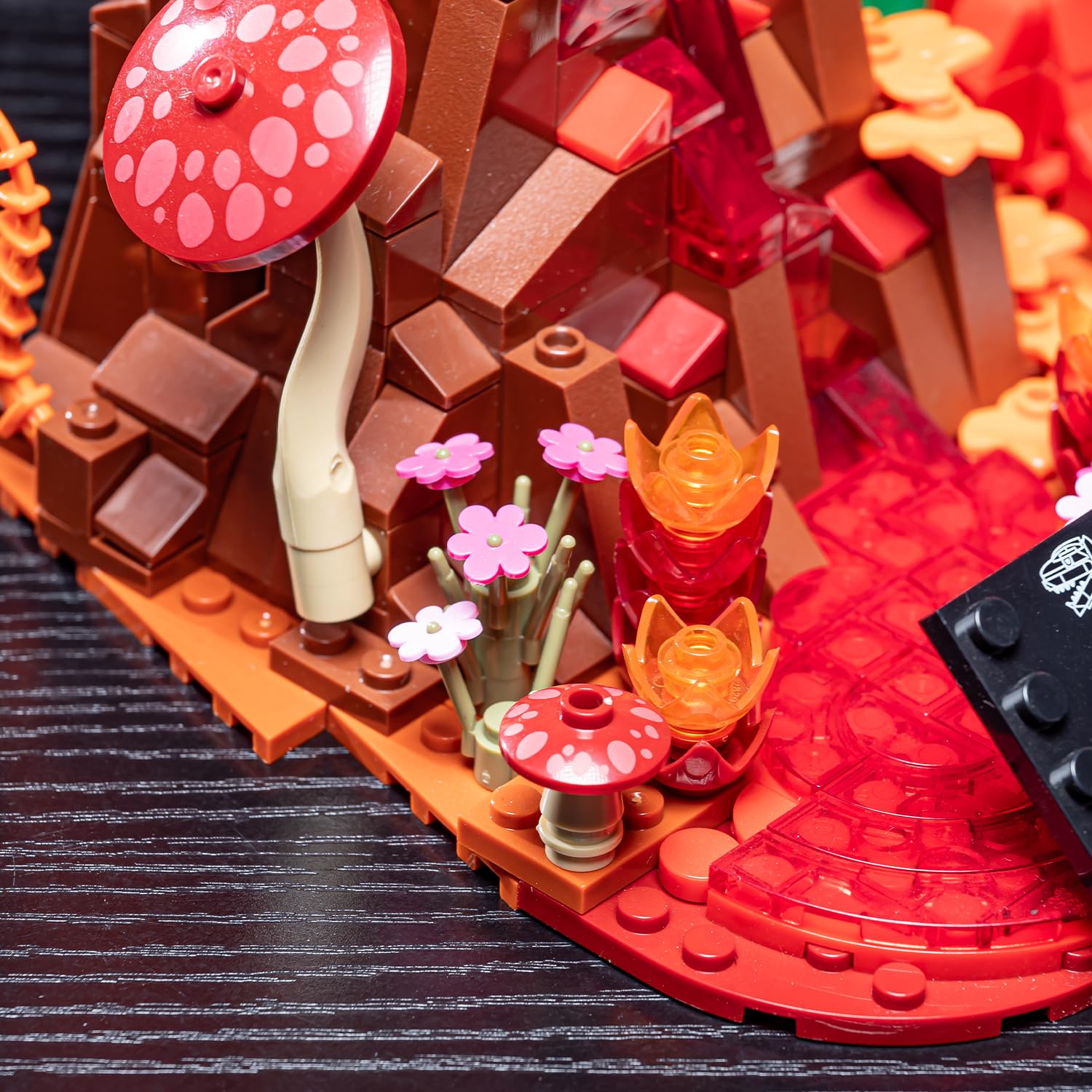 UNCLE BRICK Dinosaur World lava flow highlights action-packed prehistoric scenes for role play.